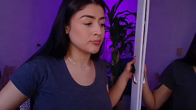 Snapshot of lucianaroy chatting on October 3, 2025, 8:17 pm lucianaroy online show from October 3, 2025, 8:17 pm