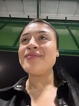 Snapshot of lucianaroy chatting on October 21, 2025, 1:17 am lucianaroy online show from October 21, 2025, 1:17 am