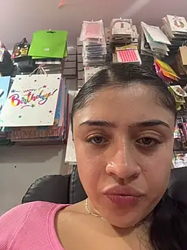 Snapshot of lucianaroy chatting on October 22, 2025, 5:24 pm lucianaroy online show from October 22, 2025, 5:24 pm