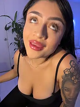 Snapshot of lucianaroy chatting on November 20, 2025, 5:56 pm lucianaroy online show from November 20, 2025, 5:56 pm