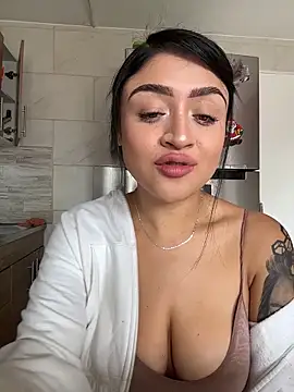 Snapshot of lucianaroy chatting on November 29, 2025, 3:04 pm lucianaroy online show from November 29, 2025, 3:04 pm