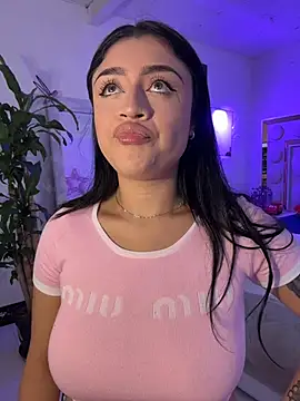 Snapshot of lucianaroy chatting on December 13, 2025, 11:43 pm lucianaroy online show from December 13, 2025, 11:43 pm