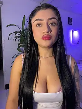 Snapshot of lucianaroy chatting on December 16, 2025, 1:54 am lucianaroy online show from December 16, 2025, 1:54 am