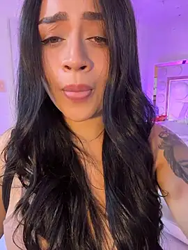 lucianaroy online show from December 22, 2025, 8:17 pm