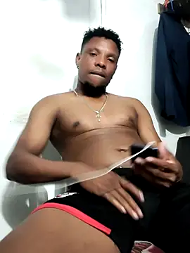 hugo3918  online show from October 27, 2025, 12:36 am