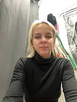 Snapshot of LikaCat chatting on January 8, 2025, 7:24 am LikaCat online show from January 8, 2025, 7:24 am