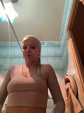Snapshot of LikaCat chatting on January 20, 2025, 4:10 am LikaCat online show from January 20, 2025, 4:10 am