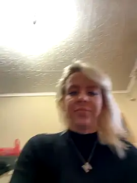 Snapshot of LikaCat chatting on September 21, 2025, 1:40 am LikaCat online show from September 21, 2025, 1:40 am