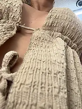 LikaCat online show from April 1, 2026, 2:01 am