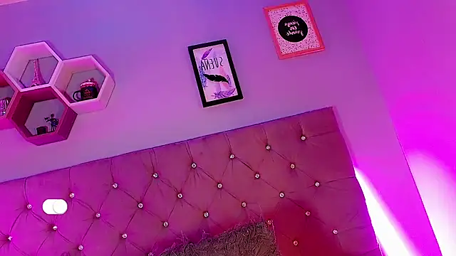 Ashlycuute online show from December 8, 2024, 1:46 am