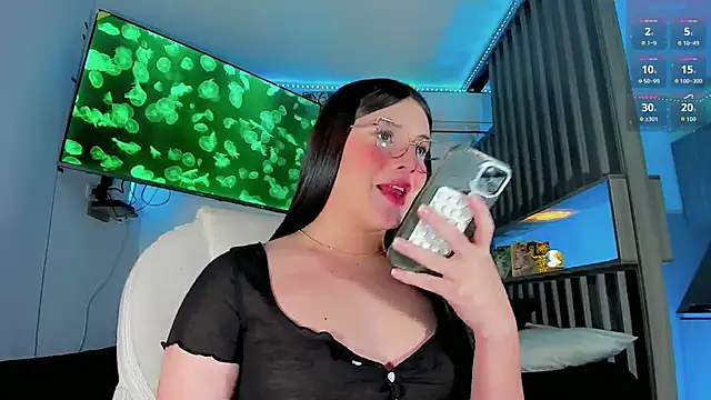 Ashlycuute online show from November 1, 2025, 2:46 am