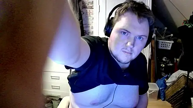 Snapshot of kresser1995DK21 chatting on December 31, 2024, 12:00 am kresser1995DK21 online show from December 31, 2024, 12:00 am