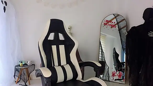 KristennBlue online show from October 23, 2025, 4:17 pm