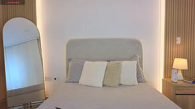 KristennBlue online show from May 16, 2026, 5:12 pm