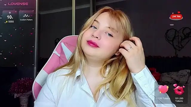 Snapshot of shy_blondiee chatting on February 20, 2025, 12:08 am shy blondiee online show from February 20, 2025, 12:08 am