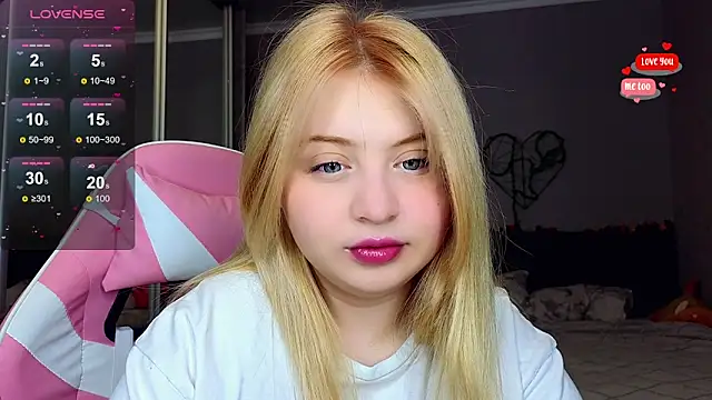 Snapshot of shy_blondiee chatting on February 22, 2025, 12:05 am shy blondiee online show from February 22, 2025, 12:05 am