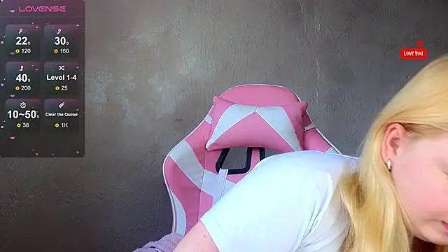 Snapshot of shy_blondiee chatting on March 13, 2025, 12:46 pm shy blondiee online show from March 13, 2025, 12:46 pm