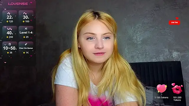 Snapshot of shy_blondiee chatting on March 16, 2025, 11:47 pm shy blondiee online show from March 16, 2025, 11:47 pm