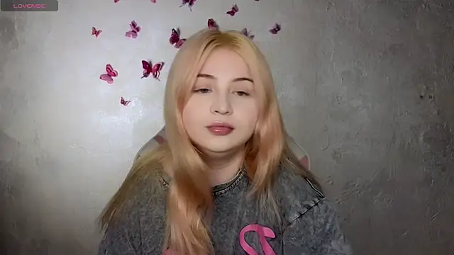 Snapshot of shy_blondiee chatting on September 15, 2025, 7:47 pm shy blondiee online show from September 15, 2025, 7:47 pm