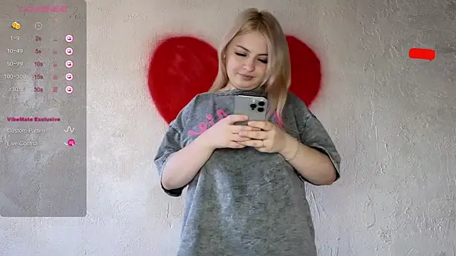 Snapshot of shy_blondiee chatting on September 27, 2025, 11:15 am shy blondiee online show from September 27, 2025, 11:15 am