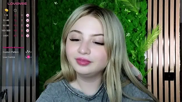 Snapshot of shy_blondiee chatting on November 3, 2025, 9:48 pm shy blondiee online show from November 3, 2025, 9:48 pm