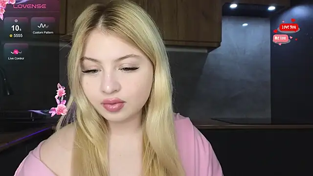 Snapshot of shy_blondiee chatting on January 5, 2026, 8:45 pm shy blondiee online show from January 5, 2026, 8:45 pm