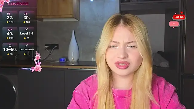 Snapshot of shy_blondiee chatting on February 4, 2026, 5:30 pm shy blondiee online show from February 4, 2026, 5:30 pm