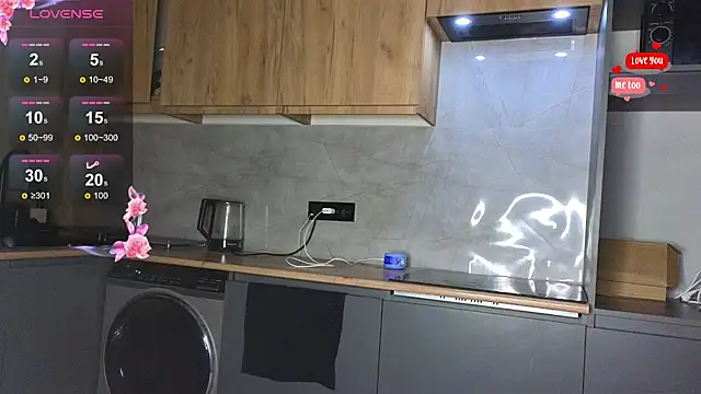 Snapshot of shy_blondiee chatting on February 8, 2026, 8:12 pm shy blondiee online show from February 8, 2026, 8:12 pm