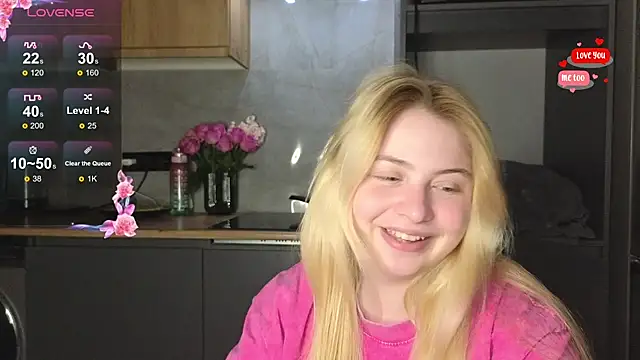 Snapshot of shy_blondiee chatting on February 18, 2026, 9:22 pm shy blondiee online show from February 18, 2026, 9:22 pm