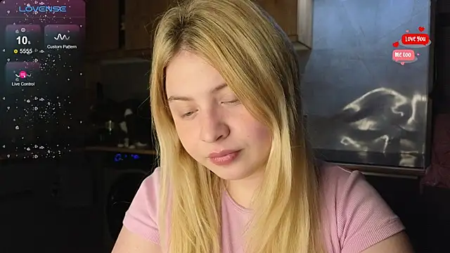 Snapshot of shy_blondiee chatting on April 30, 2026, 9:30 pm shy blondiee online show from April 30, 2026, 9:30 pm