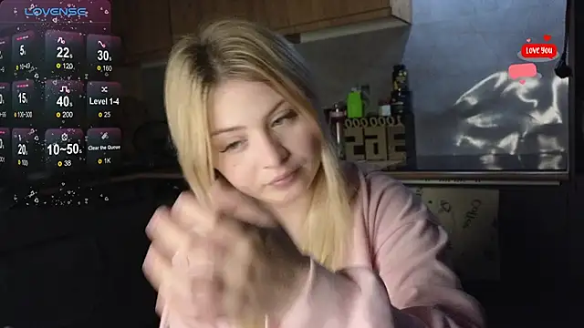 Snapshot of shy_blondiee chatting on May 18, 2026, 9:31 pm shy blondiee online show from May 18, 2026, 9:31 pm