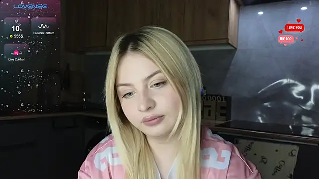 Snapshot of shy_blondiee chatting on May 23, 2026, 9:30 pm shy blondiee online show from May 23, 2026, 9:30 pm
