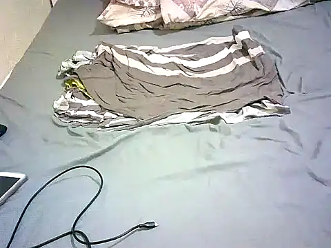 honeypotsweet online show from April 1, 2026, 7:09 am