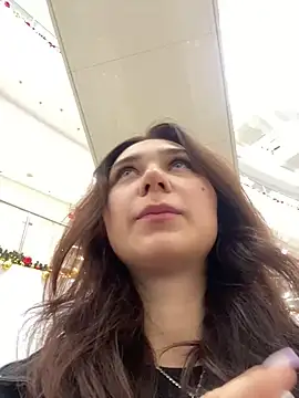 Snapshot of QuitieLia chatting on December 12, 2024, 8:14 am QuitieLia online show from December 12, 2024, 8:14 am