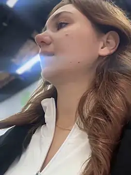 QuitieLia online show from October 15, 2025, 8:25 am