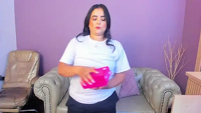 taylor bennet online show from October 14, 2025, 7:03 pm