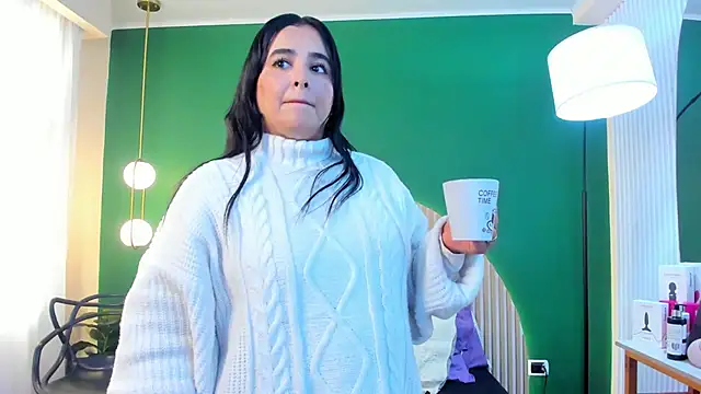 taylor bennet online show from December 4, 2025, 11:52 am