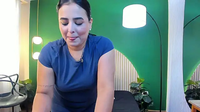 taylor bennet online show from December 20, 2025, 12:01 pm