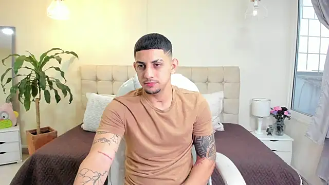 Snapshot of Alex_cute77 chatting on March 20, 2025, 12:11 pm Alex cute77 online show from March 20, 2025, 12:11 pm