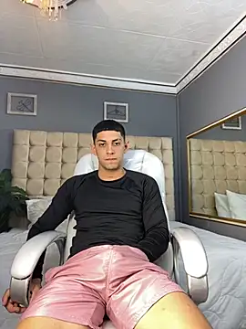 Snapshot of Alex_cute77 chatting on September 22, 2025, 2:52 pm Alex cute77 online show from September 22, 2025, 2:52 pm