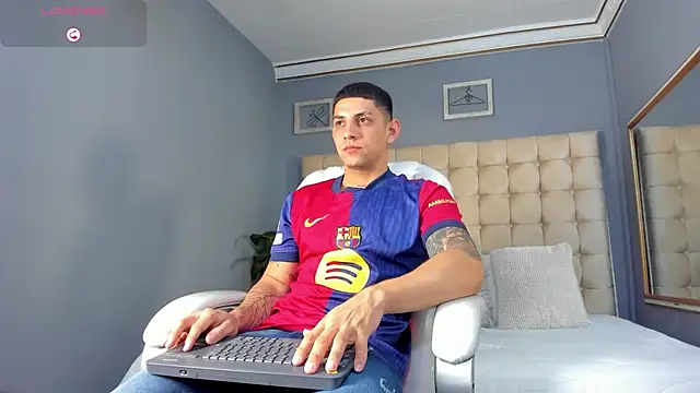 Snapshot of Alex_cute77 chatting on September 23, 2025, 12:19 pm Alex cute77 online show from September 23, 2025, 12:19 pm