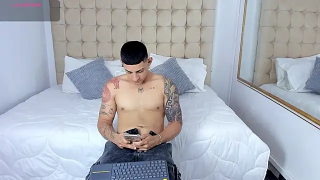 Alex cute77 online show from November 20, 2025, 12:27 pm