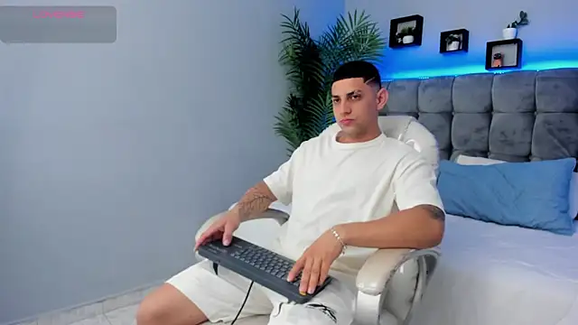 Alex cute77 online show from March 21, 2026, 12:10 pm