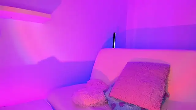 Snapshot of Gloomydoll chatting on February 19, 2025, 5:27 pm Gloomydoll online show from February 19, 2025, 5:27 pm