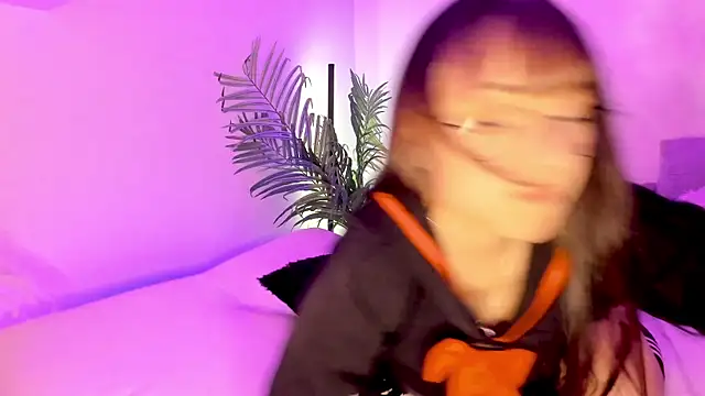 Snapshot of Gloomydoll chatting on October 6, 2025, 6:05 pm Gloomydoll online show from October 6, 2025, 6:05 pm