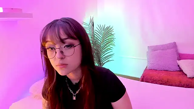 Snapshot of Gloomydoll chatting on November 18, 2025, 9:19 pm Gloomydoll online show from November 18, 2025, 9:19 pm