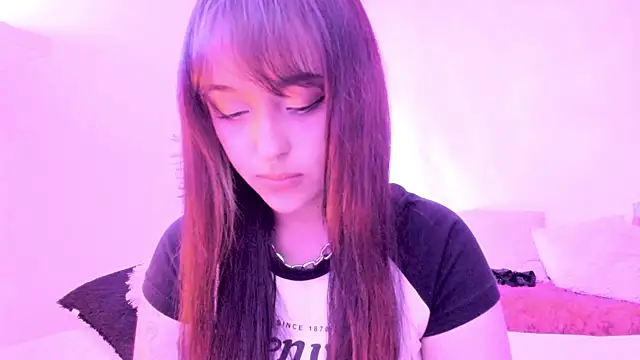 Snapshot of Gloomydoll chatting on December 17, 2025, 6:47 pm Gloomydoll online show from December 17, 2025, 6:47 pm