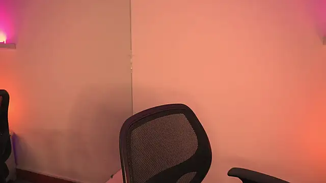 Snapshot of Gloomydoll chatting on February 6, 2026, 8:01 pm Gloomydoll online show from February 6, 2026, 8:01 pm