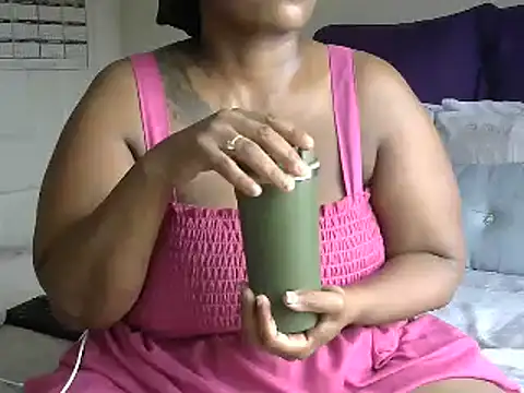 Snapshot of Real1SweetQueen chatting on April 4, 2026, 7:17 am Real1SweetQueen online show from April 4, 2026, 7:17 am