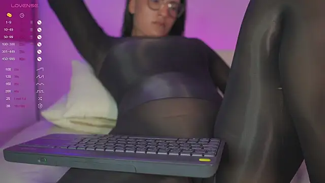 mia colin1  online show from February 23, 2025, 2:51 am